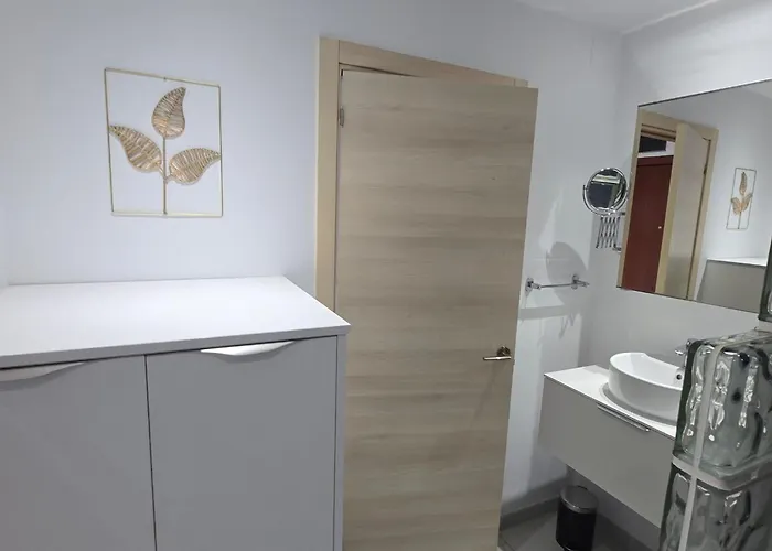 Apartment Center Walking Distance And Plaza De Naranjos *