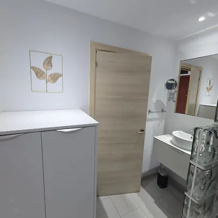 Apartment Center Walking Distance And Plaza De Naranjos *