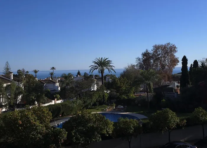 Center Walking Distance And Plaza De Naranjos Марбелья